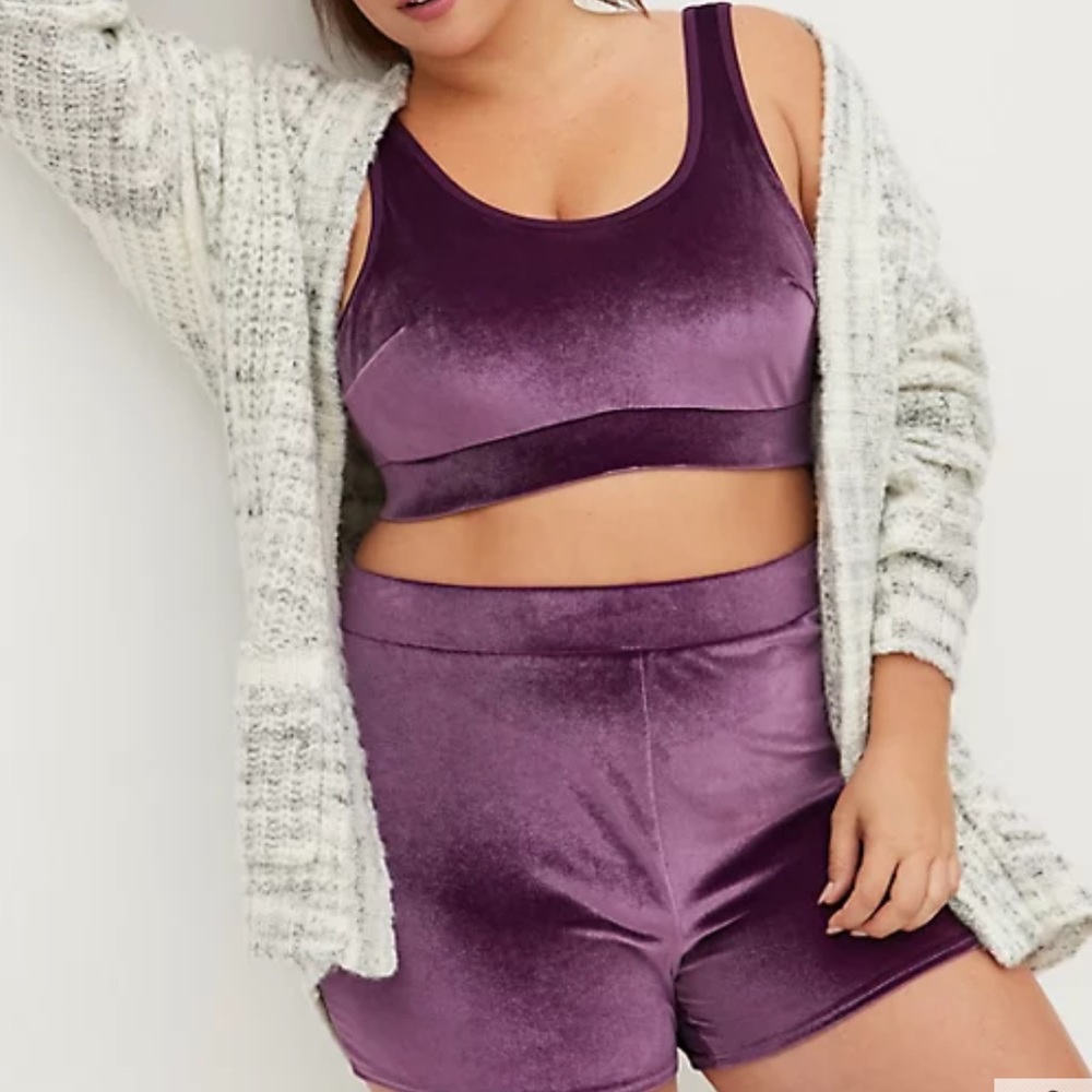 NWT TORRID 2 PIECE VELOUR LOUNGE SET W/ CROPPED TANK,HIGH RISE SHORTS - Picture 7 of 10
